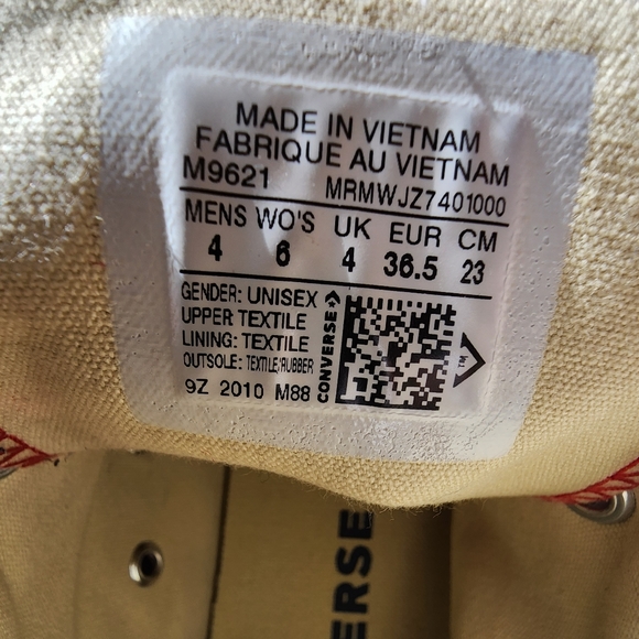 Red High Top Convesre Chuck Taylor All Star - Picture 6 of 8